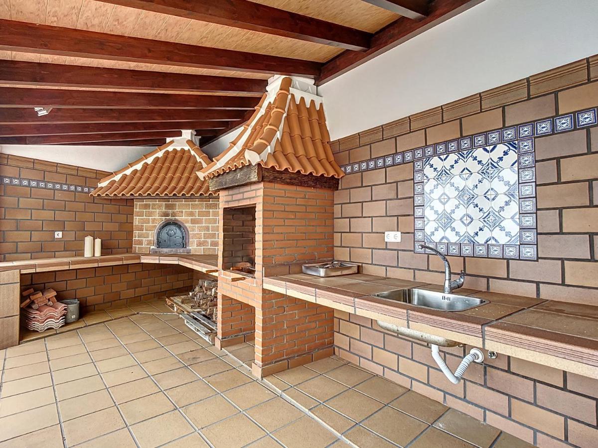 Vinhaticos Villa By Atlantic Holiday Порто Мониз Екстериор снимка