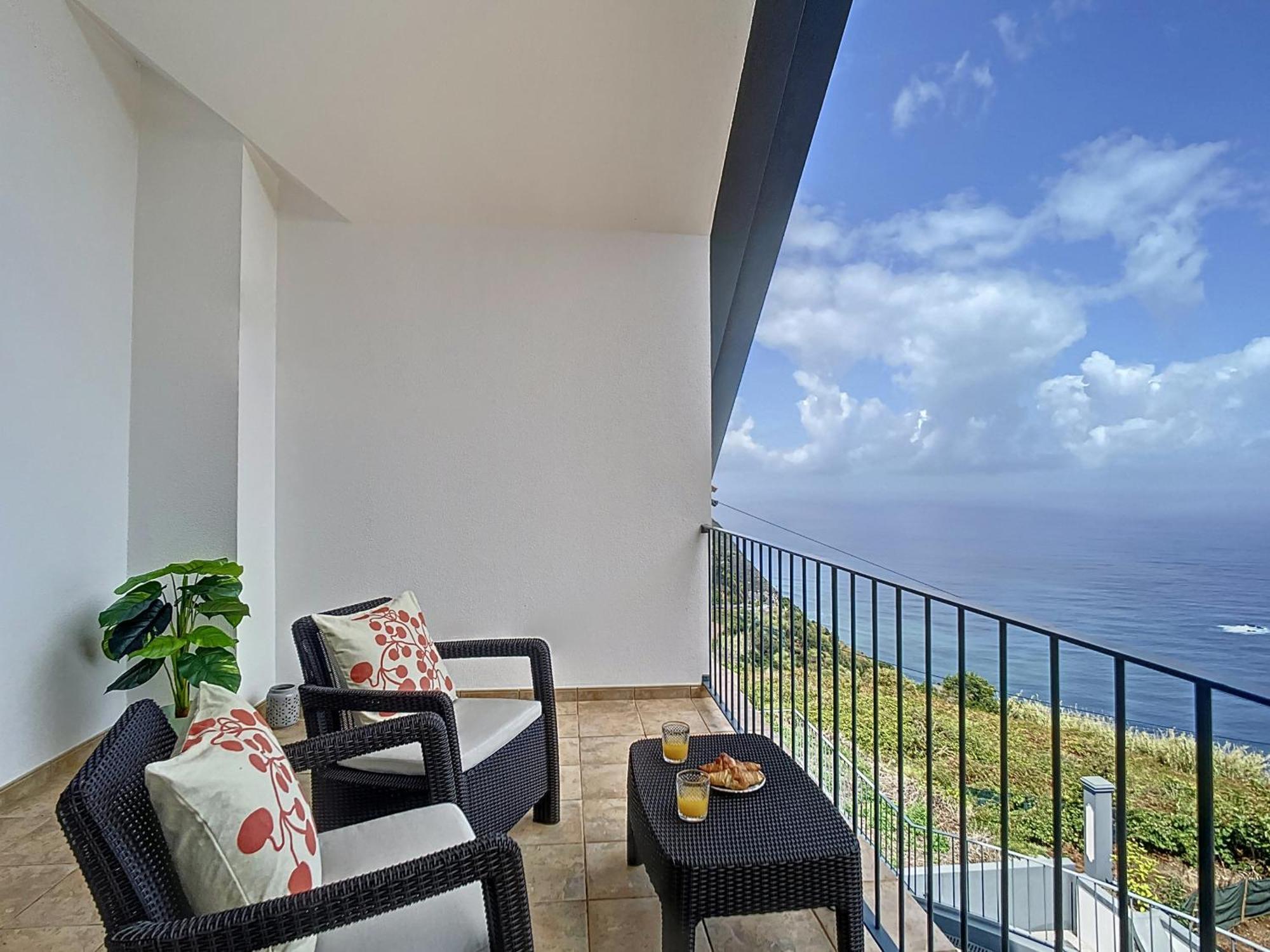 Vinhaticos Villa By Atlantic Holiday Порто Мониз Екстериор снимка