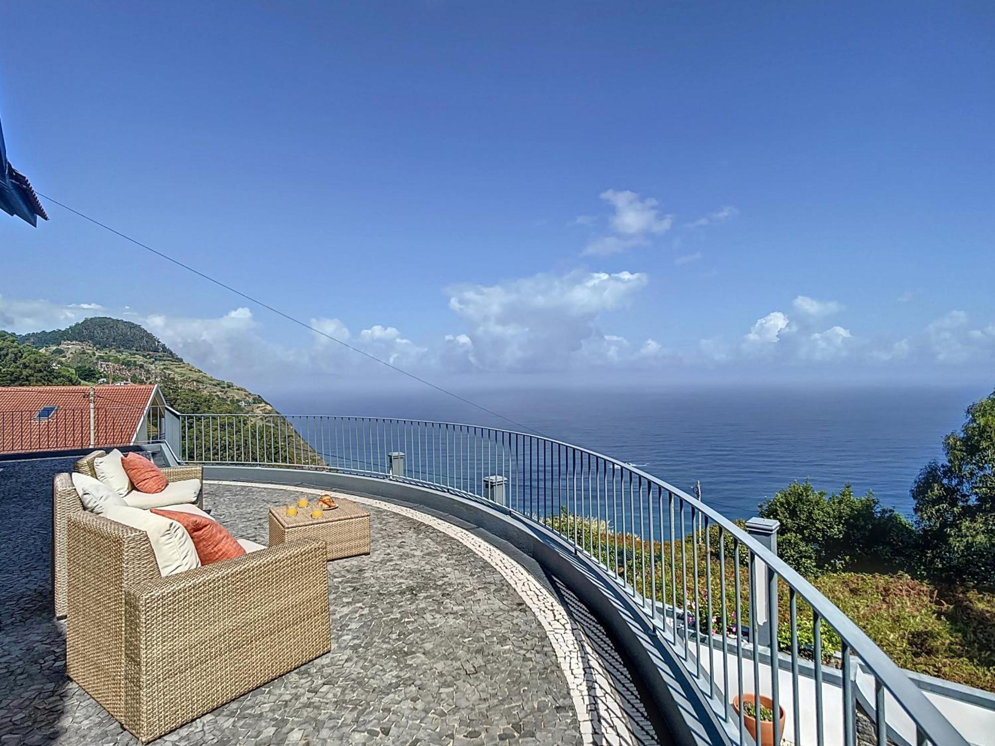 Vinhaticos Villa By Atlantic Holiday Порто Мониз Екстериор снимка