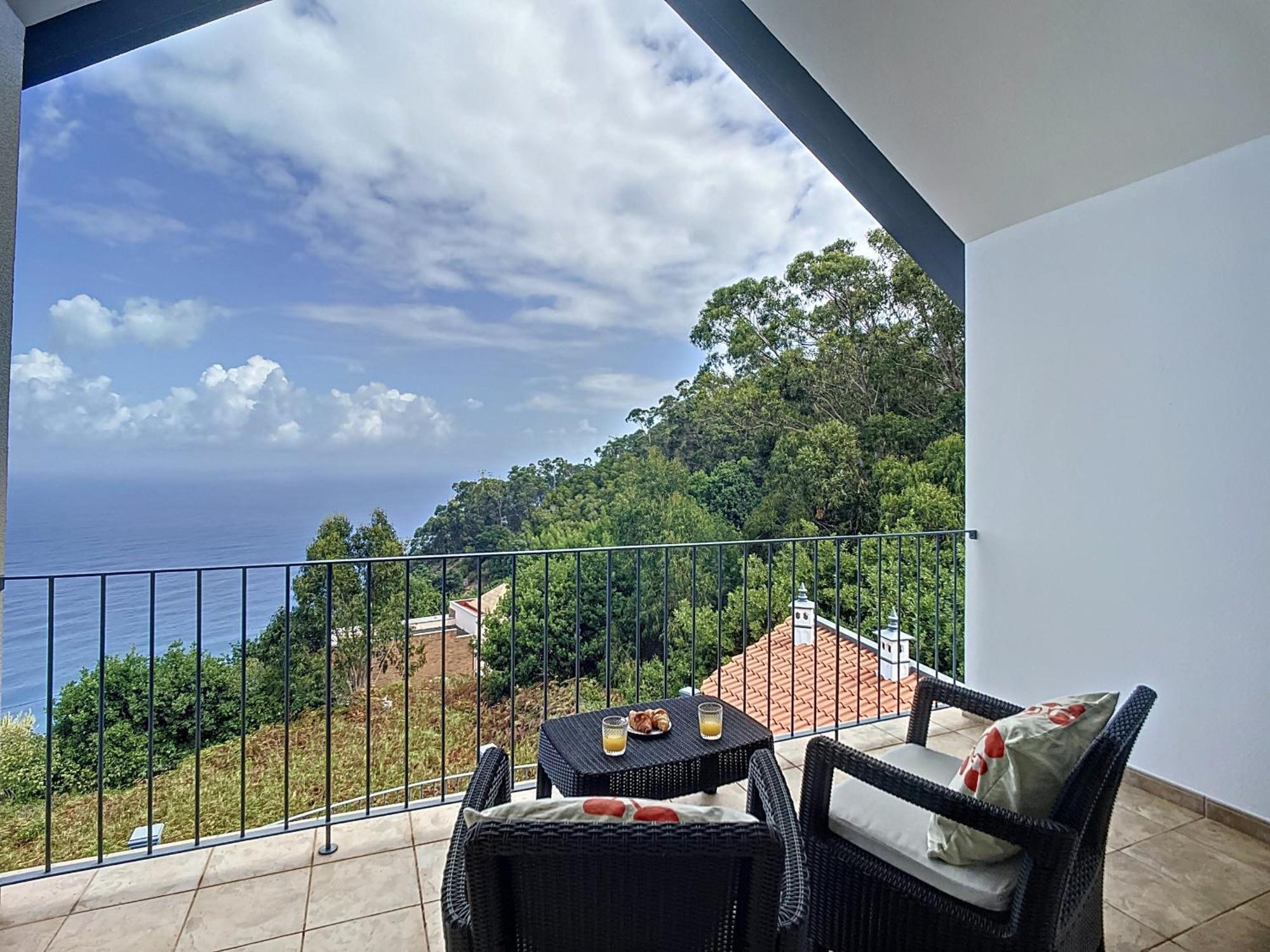 Vinhaticos Villa By Atlantic Holiday Порто Мониз Екстериор снимка