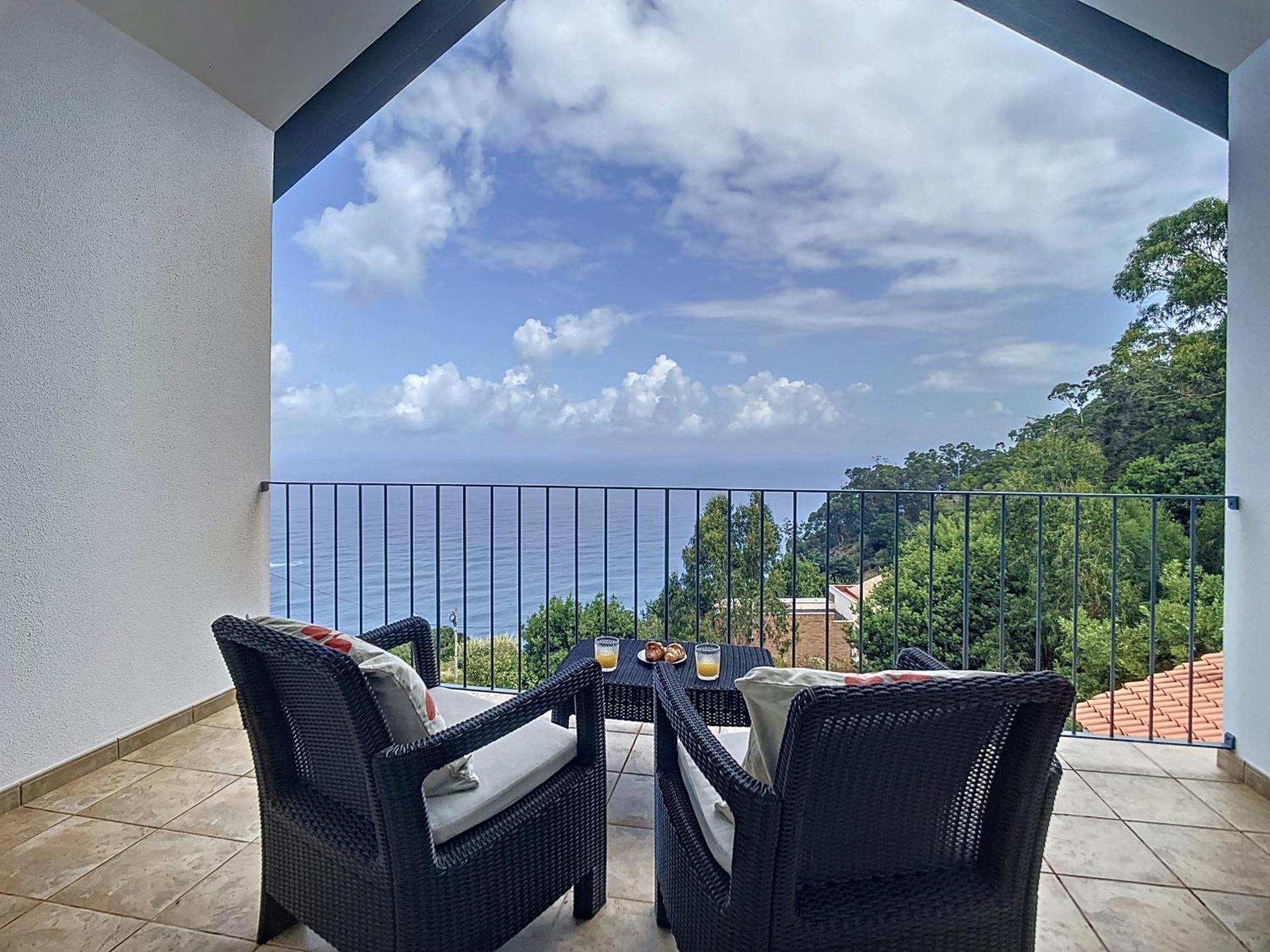 Vinhaticos Villa By Atlantic Holiday Порто Мониз Екстериор снимка